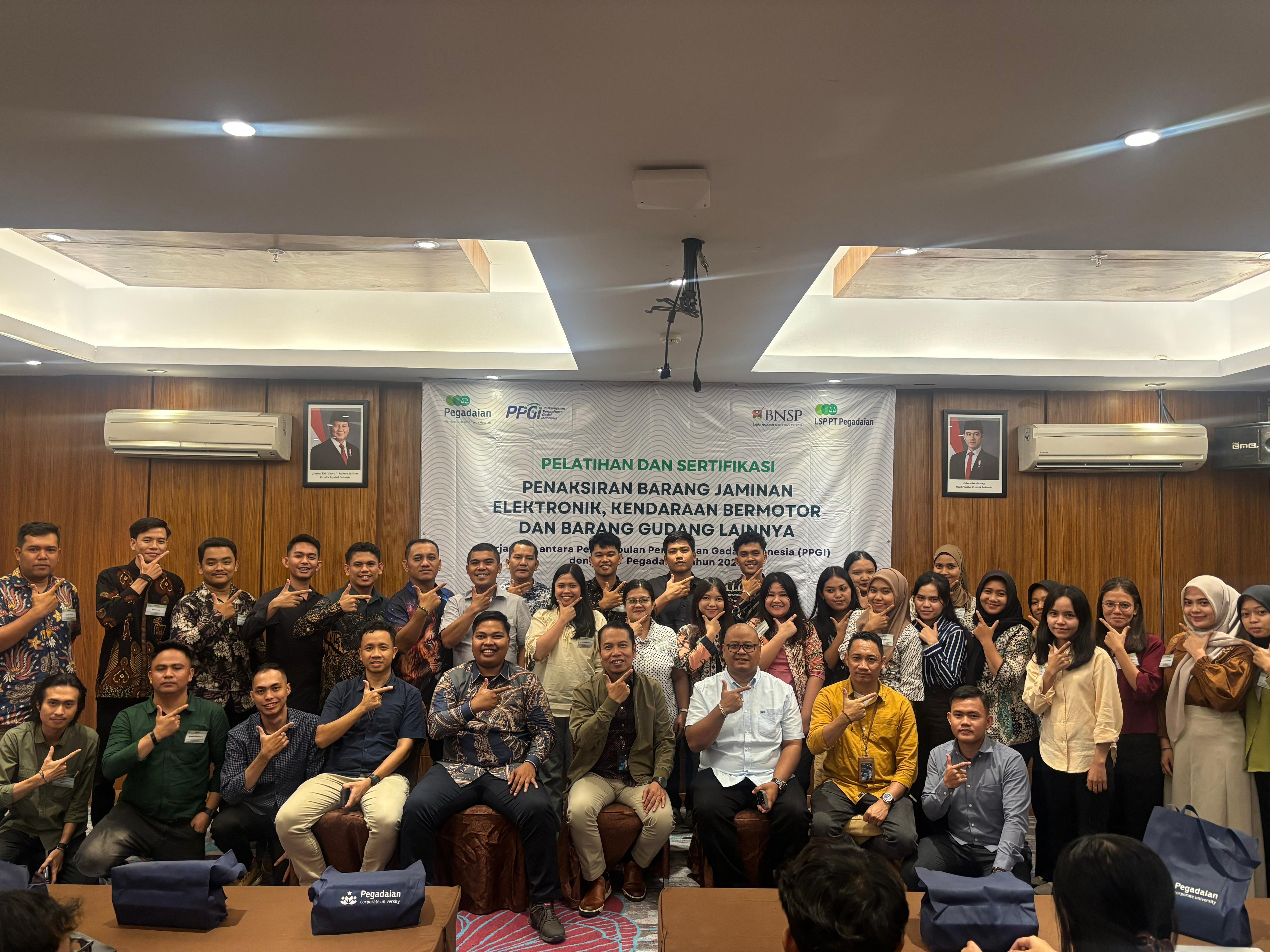 Galeri 11 - Aktivitas Kantor